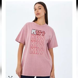 Cotton On Kiss Print Pink Women's Boyfriend Relaxed Fit Tee Size Medium